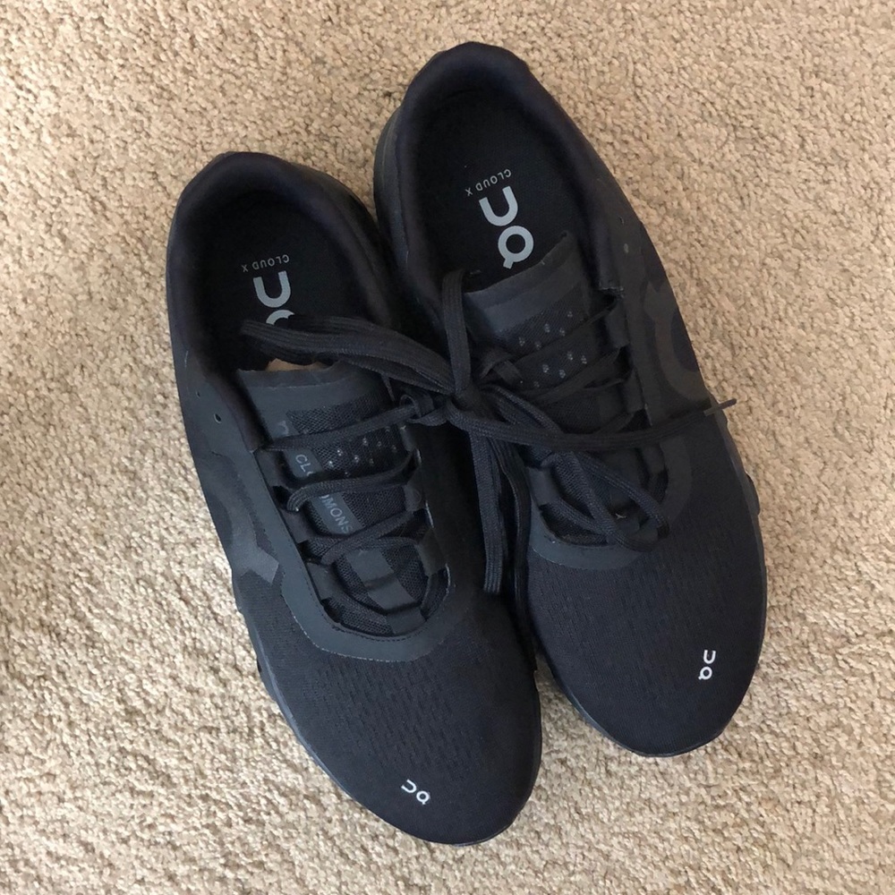 Brand New! Men’s Sz 9.5 ON Cloud black running shoes